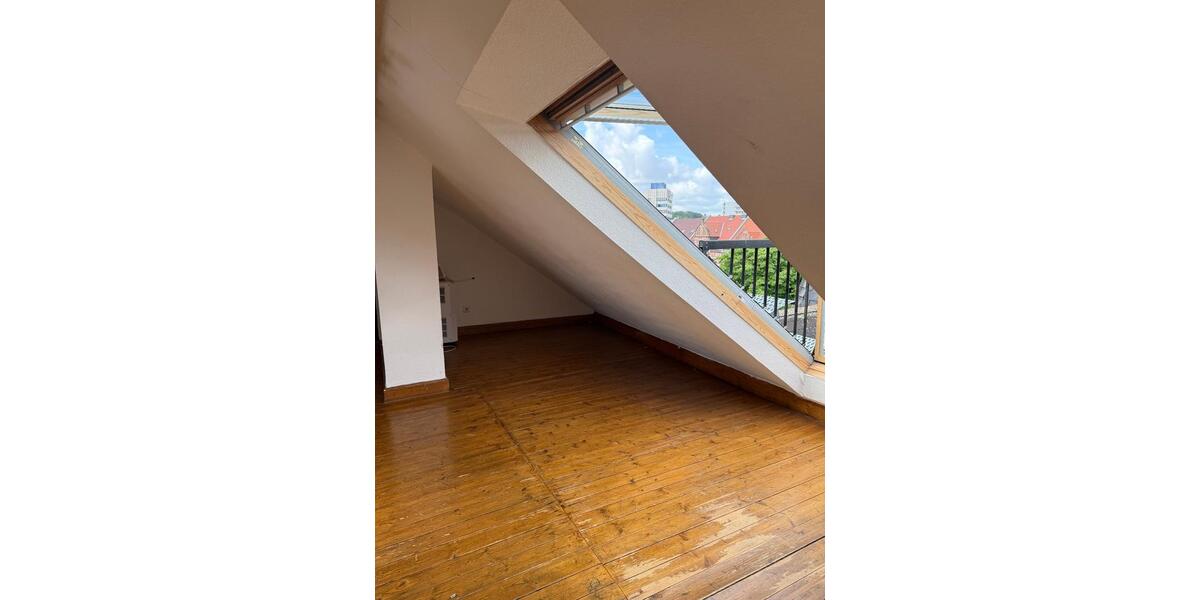 Dachgeschoßwohnung Saarbrücken - 3 Zimmer, 65 m&sup2;, 560&euro; | Angebot:26662956