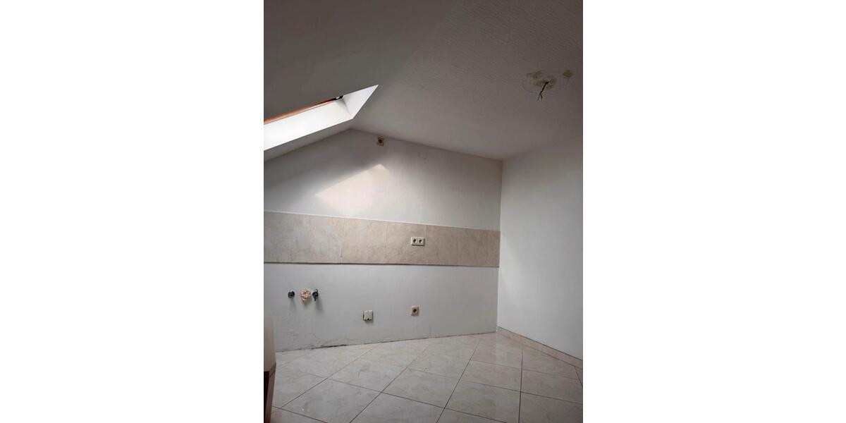 Dachgeschoßwohnung Großrosseln - 3.5 Zimmer, 80 m&sup2;, 465&euro; | Angebot:25311972