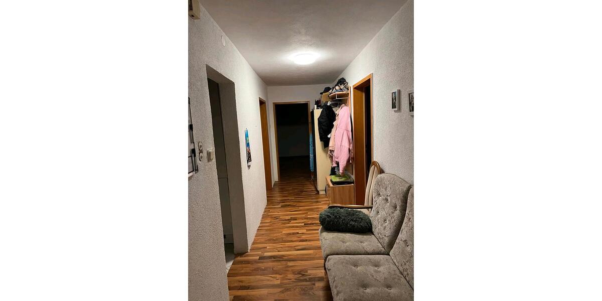 Dachgeschoßwohnung Homburg - 4 Zimmer, 100 m&sup2;, 1.300&euro; | Angebot:25361033