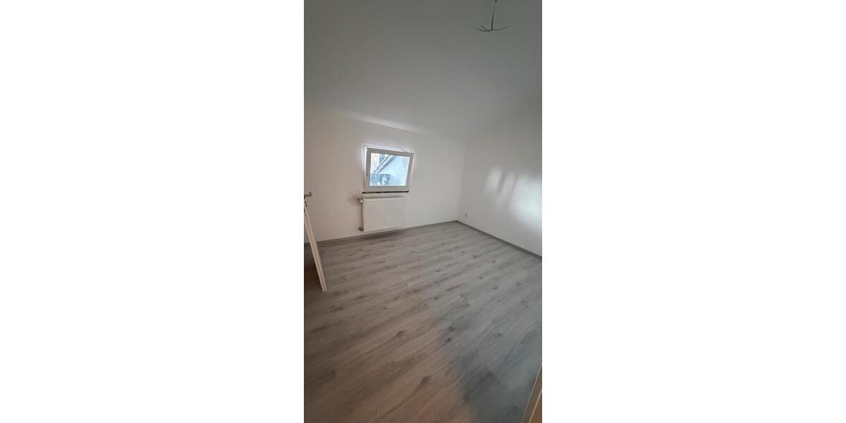 Dachgeschoßwohnung Wallerfangen - 3 Zimmer, 62 m&sup2;, 700&euro; | Angebot:25648969