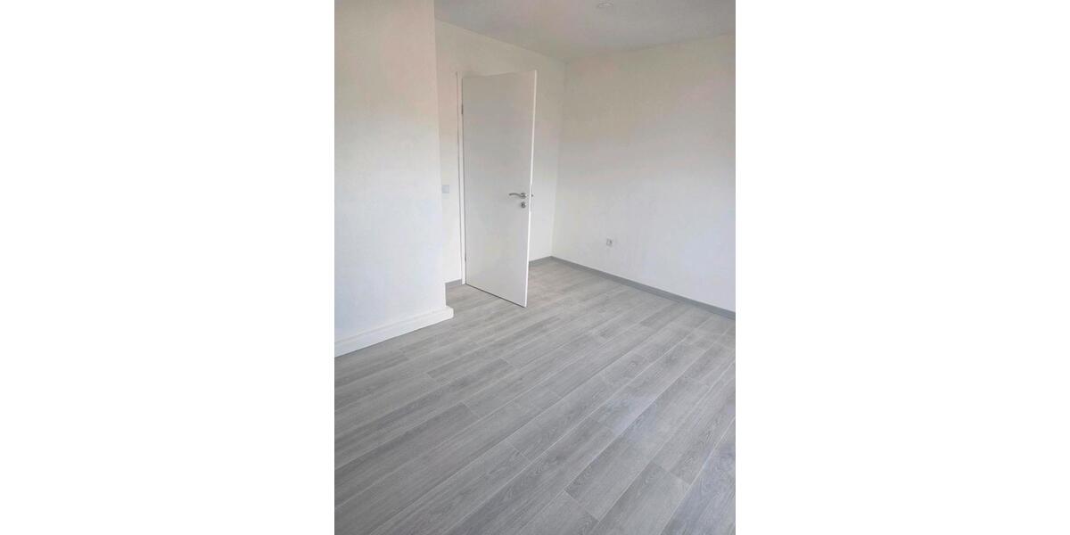 Dachgeschoßwohnung Saarbrücken West - 4 Zimmer, 105 m&sup2;, 700&euro; | Angebot:26681399