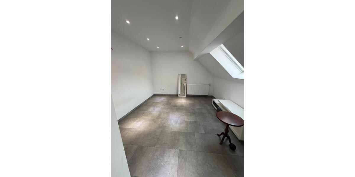 Dachgeschoßwohnung Bexbach - 4 Zimmer, 120 m&sup2;, 800&euro; | Angebot:25408160