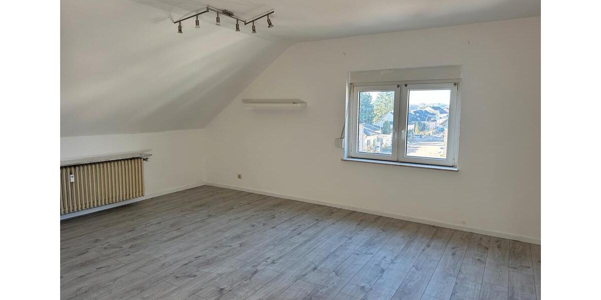 Dachgeschoßwohnung Schwalbach - 3 Zimmer, 75 m&sup2;, 490&euro; | Angebot:25309124