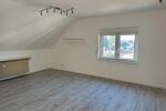 Dachgeschoßwohnung Schwalbach - 3 Zimmer, 75 m&sup2;, 490&euro; | Angebot:25309124