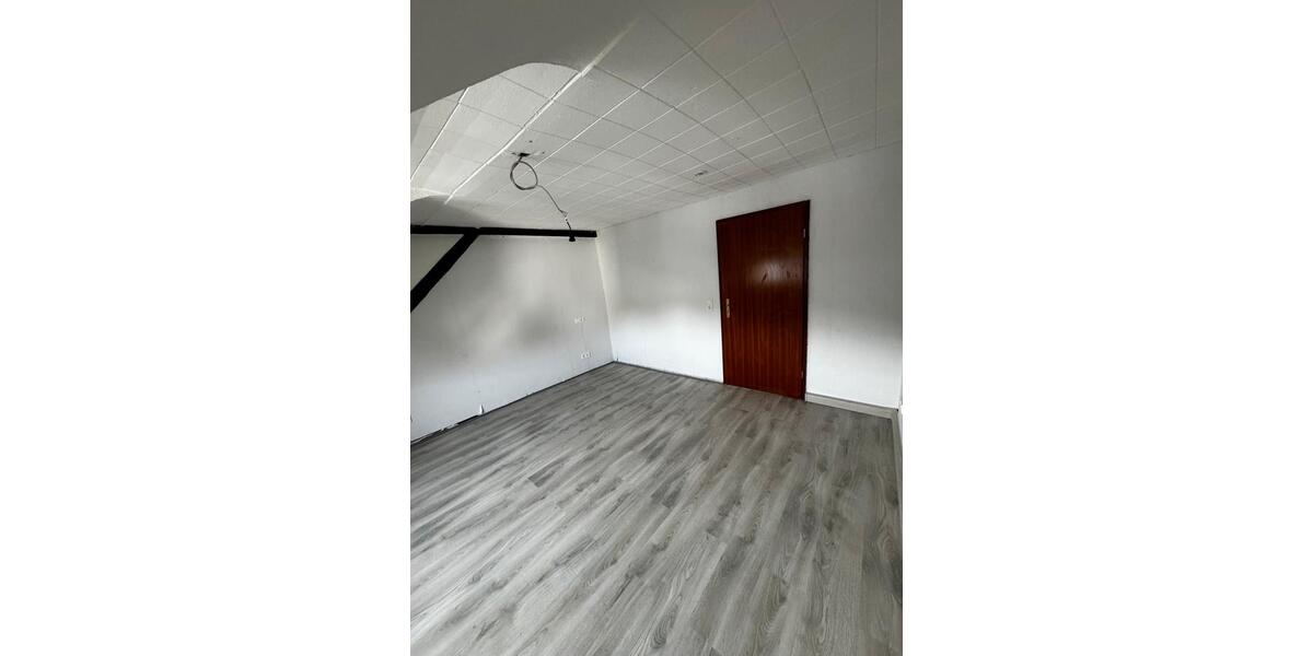 Dachgeschoßwohnung Quierschied - 4 Zimmer, 79 m&sup2;, 540&euro; | Angebot:26506775