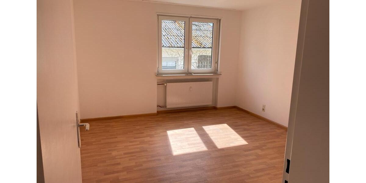 Etagenwohnung Heusweiler - 4 Zimmer, 86 m&sup2;, 700&euro; | Angebot:25944438