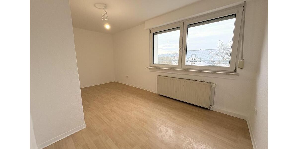 Dachgeschoßwohnung Saarbrücken West - 4 Zimmer, 116 m&sup2;, 1.100&euro; | Angebot:25064793