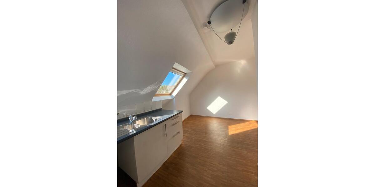 Dachgeschoßwohnung Saarbrücken Eschberg - 4 Zimmer, 125 m&sup2;, 950&euro; | Angebot:25852414