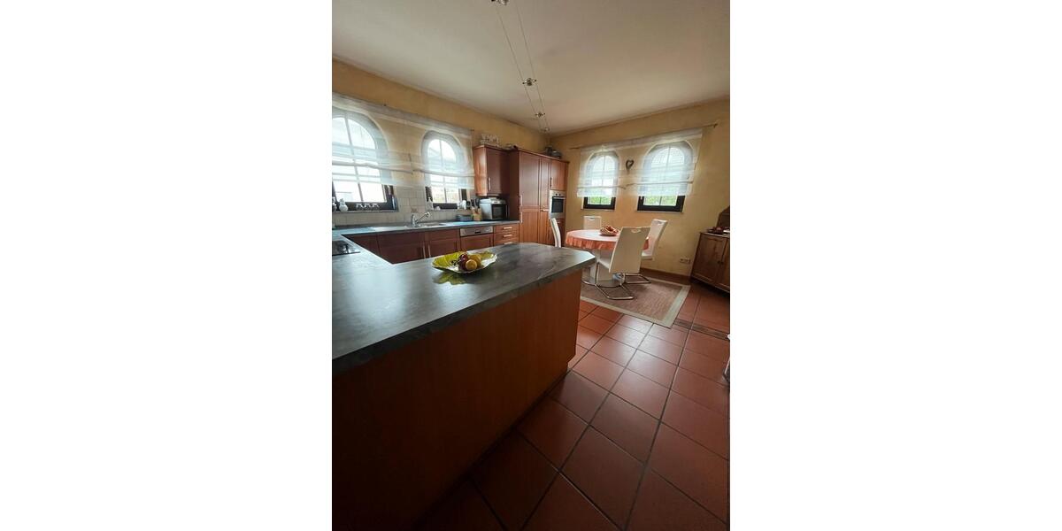 Villa Schwalbach - 12 Zimmer, 390 m&sup2;, 550.000&euro; | Angebot:26579085