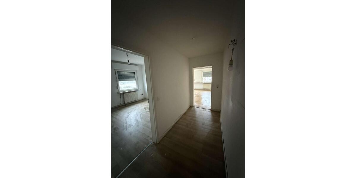 Etagenwohnung Saarbrücken West - 3 Zimmer, 100 m&sup2;, 800&euro; | Angebot:25415306