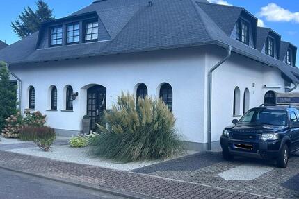 Haus Schwalbach - 8 Zimmer, 400 m&sup2;, 550.000&euro; | Angebot:26676079