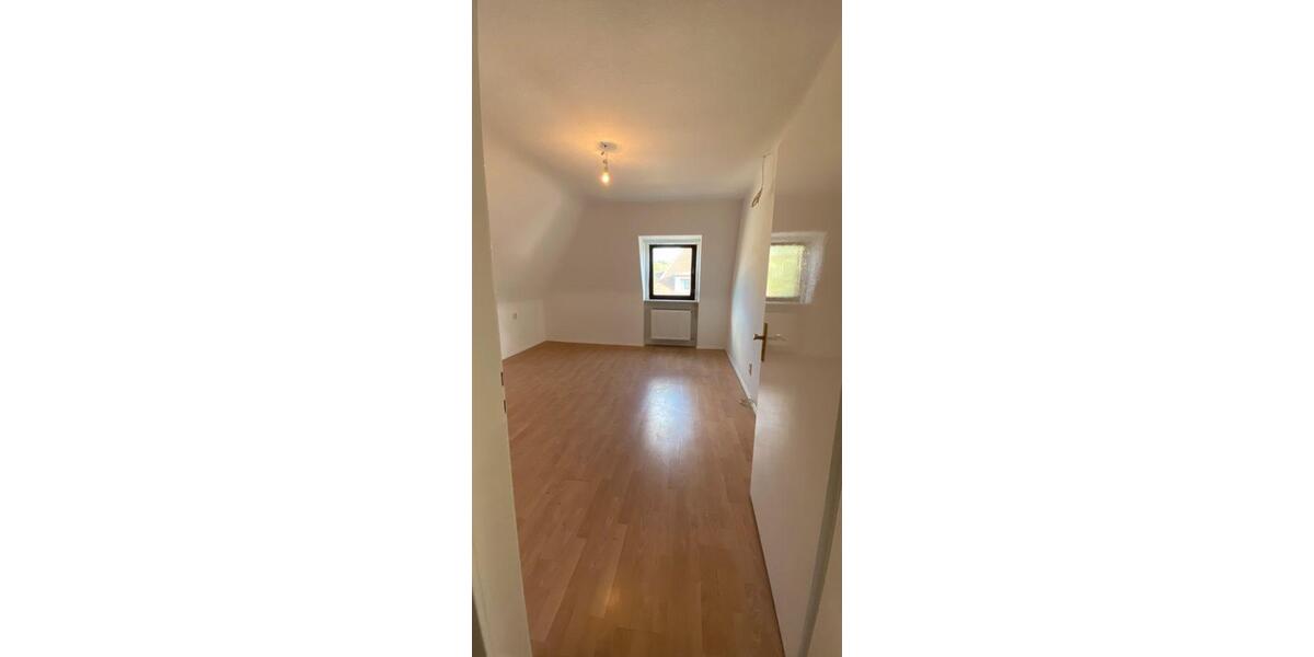 Dachgeschoßwohnung Ottweiler - 3 Zimmer, 90 m&sup2;, 600&euro; | Angebot:23361572