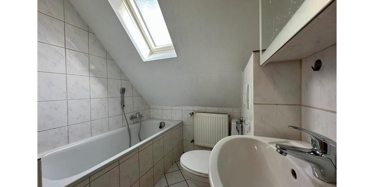 Dachgeschoßwohnung Saarbrücken Dudweiler - 2 Zimmer, 35 m&sup2;, 325&euro; | Angebot:26439815