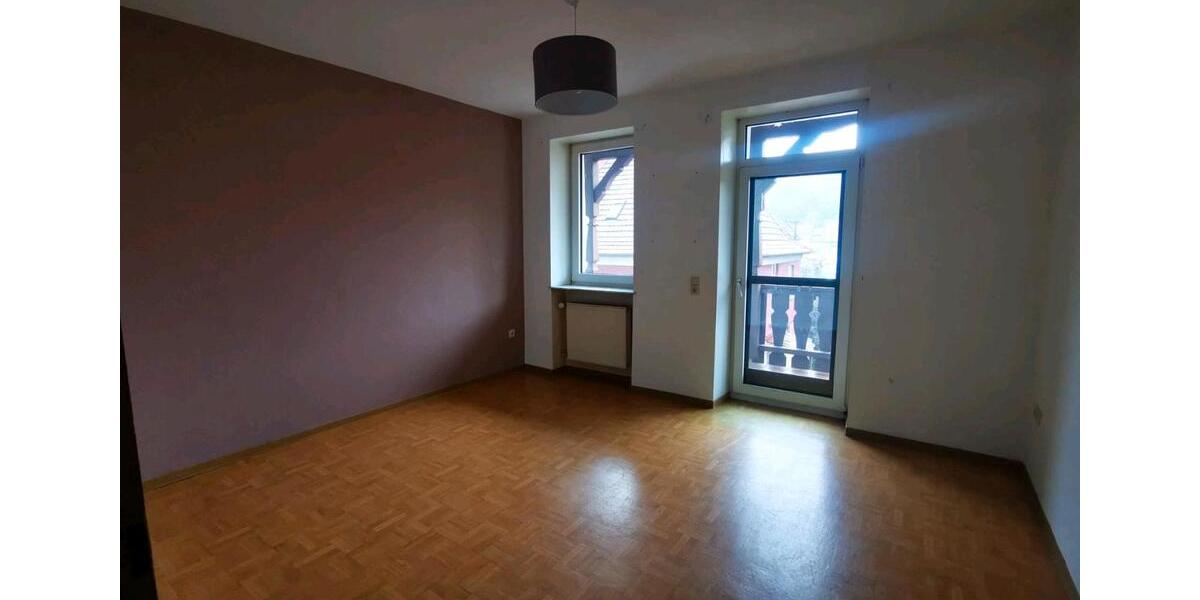 Etagenwohnung Saarbrücken Eschberg - 4 Zimmer, 105 m&sup2;, 990&euro; | Angebot:26643920