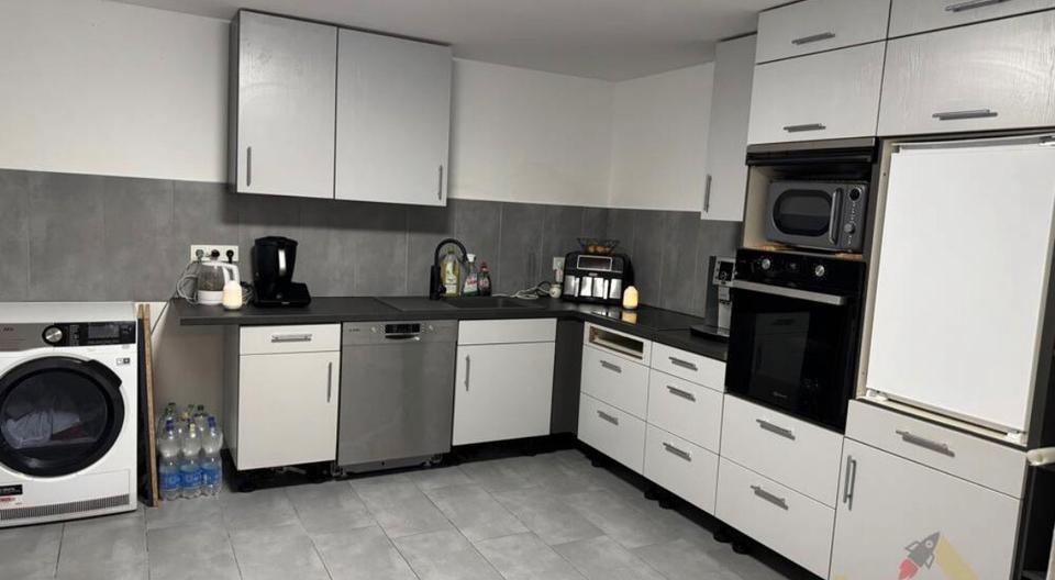 Etagenwohnung Schwalbach - 5 Zimmer, 130 m&sup2;, 1.000&euro; | Angebot:25235607