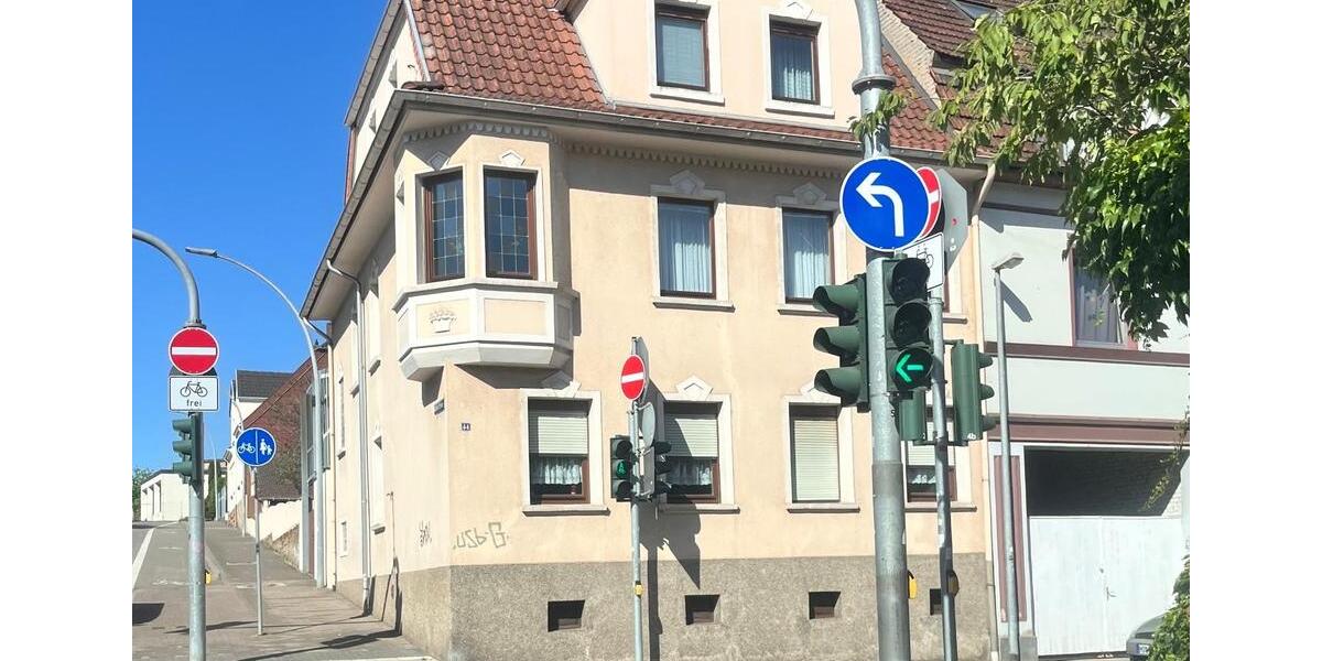 Einfamilienhaus Sankt Ingbert - 9 Zimmer, 219 m&sup2;, 285.000&euro; | Angebot:26992219