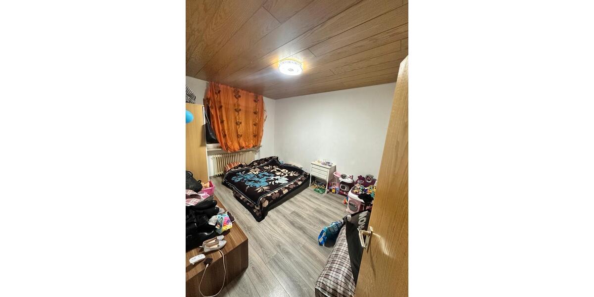 Etagenwohnung Neunkirchen Heinitz - 4 Zimmer, 118 m&sup2;, 600&euro; | Angebot:25787256
