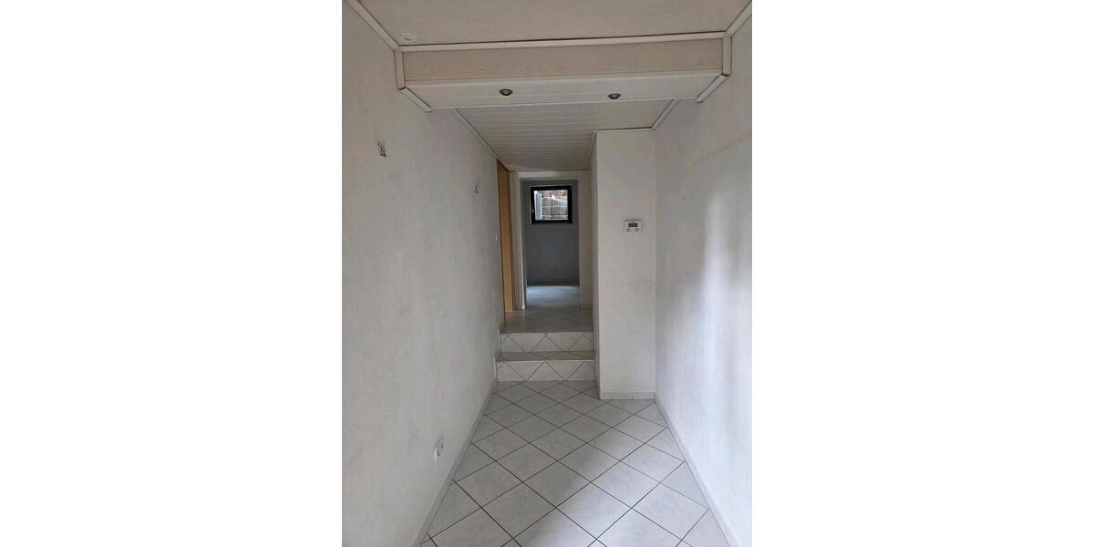 Erdgeschoßwohnung Neunkirchen - 4 Zimmer, 153 m&sup2;, 900&euro; | Angebot:25379472