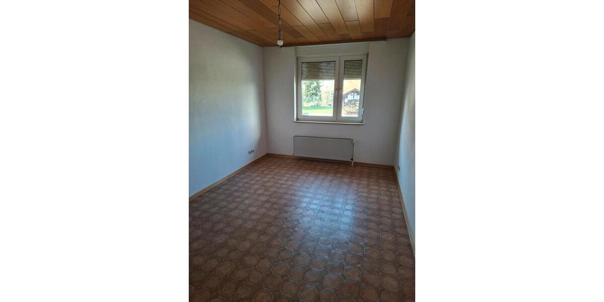 Erdgeschoßwohnung Homburg - 4 Zimmer, 100 m&sup2;, 950&euro; | Angebot:25431684