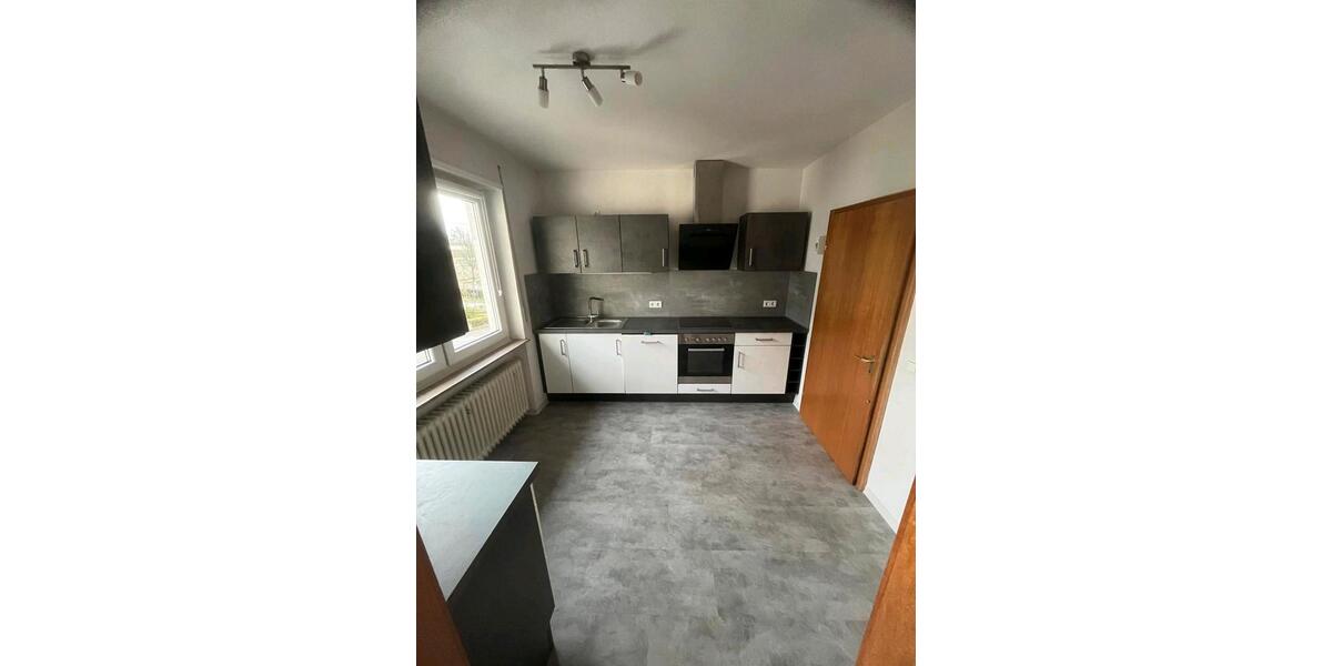 Etagenwohnung Schiffweiler - 4 Zimmer, 100 m&sup2;, 690&euro; | Angebot:25905779