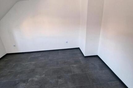 Wohnung Schiffweiler - 4 Zimmer, 100 m&sup2;, 700&euro; | Angebot:25823304
