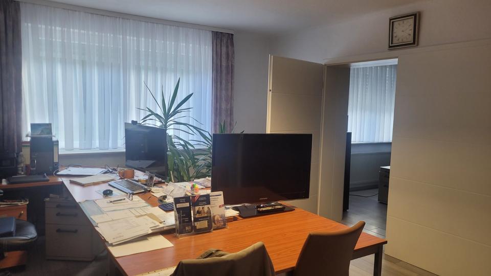 Einfamilienhaus Schwalbach - 10 Zimmer, 270 m&sup2;, 390.000&euro; | Angebot:23470755