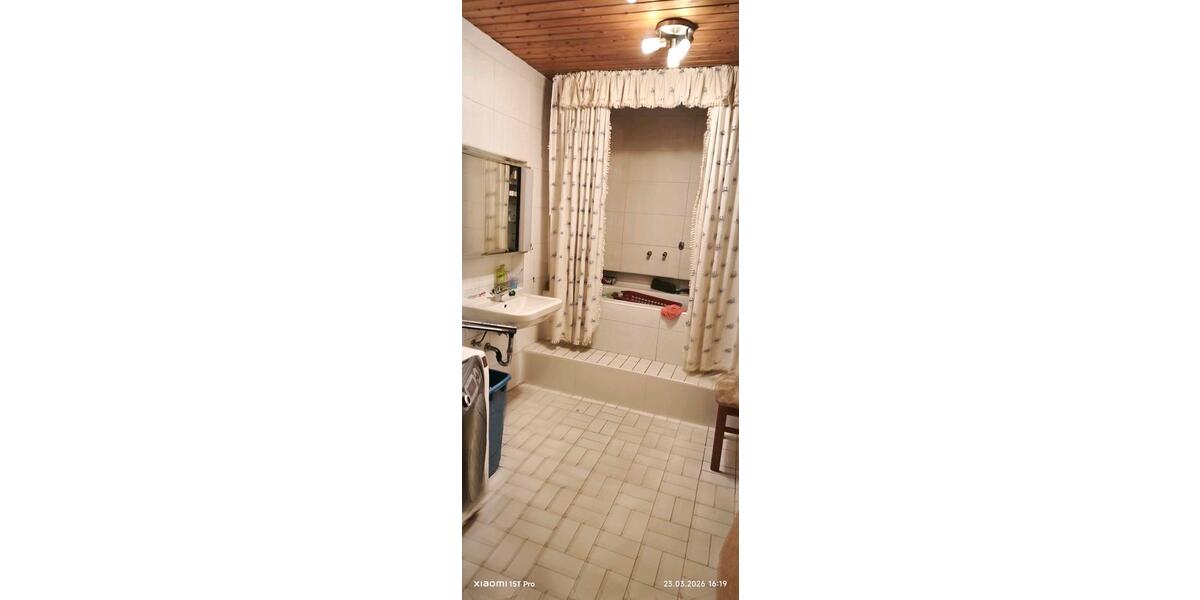 Etagenwohnung Neunkirchen Heinitz - 4 Zimmer, 118 m&sup2;, 600&euro; | Angebot:25856536