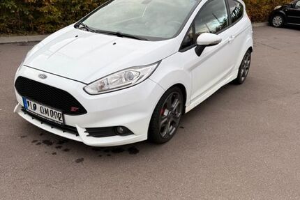 Ford Fiesta 124.500 km 9.600 &euro; Saarbrücken 66119