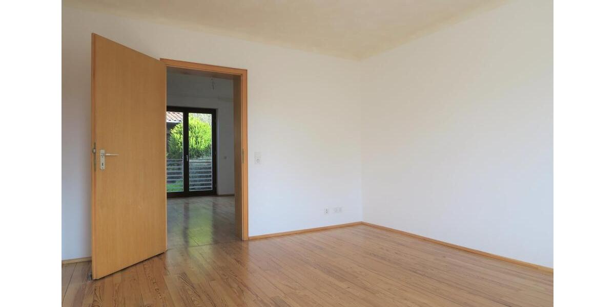 Erdgeschoßwohnung Schwalbach - 3 Zimmer, 113 m&sup2;, 900&euro; | Angebot:25932875