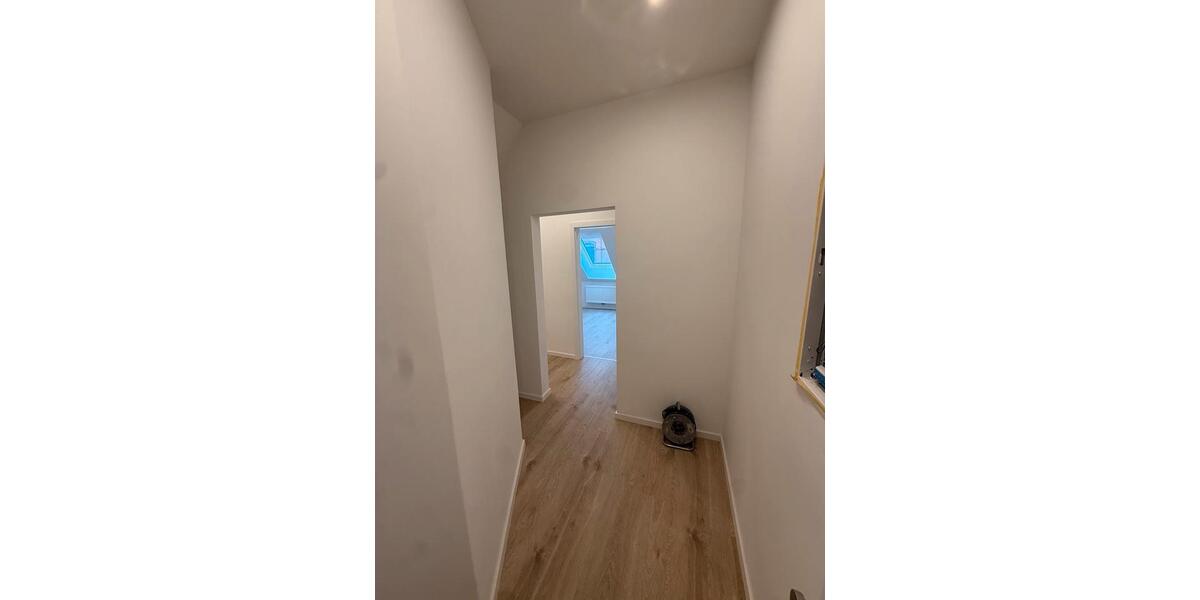 Dachgeschoßwohnung Saarbrücken Eschberg - 2 Zimmer, 60 m&sup2;, 690&euro; | Angebot:26625499
