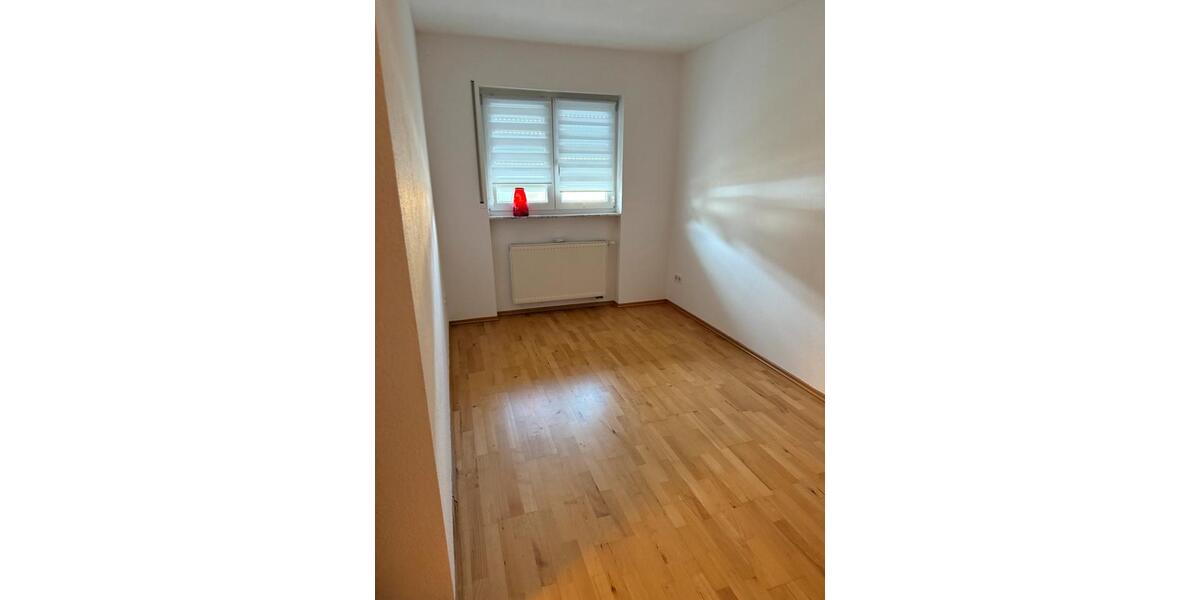 Etagenwohnung Überherrn - 3 Zimmer, 95 m&sup2;, 790&euro; | Angebot:25476131
