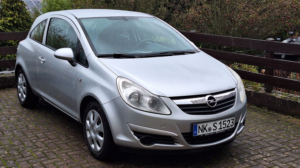 Opel Corsa 97.800 km 3.999 &euro; Illingen 66557