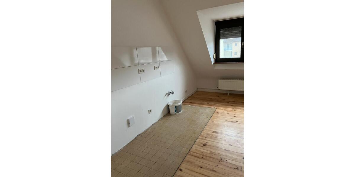 Dachgeschoßwohnung Saarbrücken West - 3 Zimmer, 69 m&sup2;, 650&euro; | Angebot:25217163
