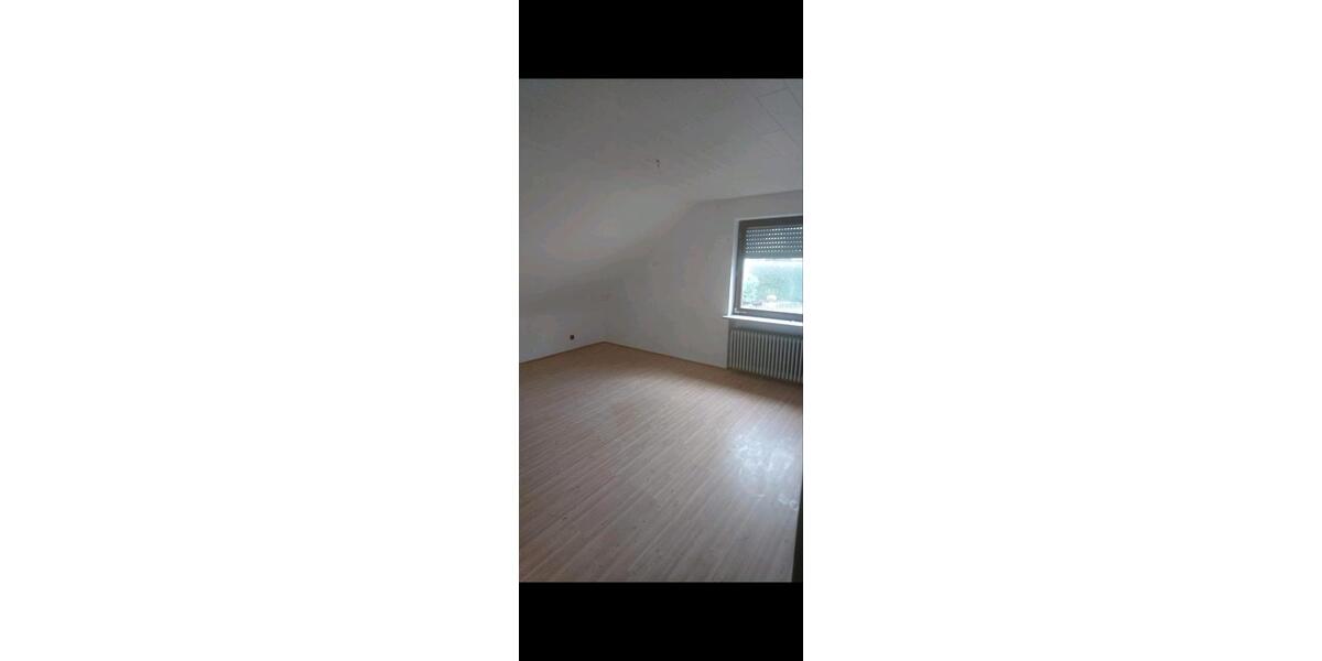Dachgeschoßwohnung Schmelz - 1 Zimmer, 100 m&sup2;, 700&euro; | Angebot:25988102