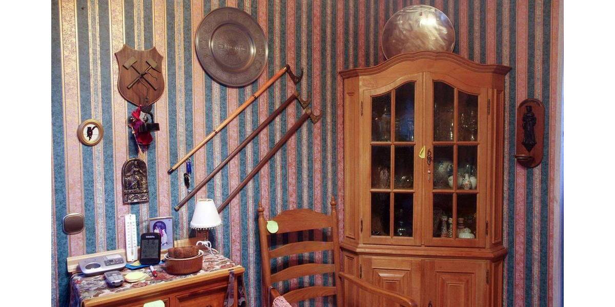 Einfamilienhaus Saarbrücken Dudweiler - 8 Zimmer, 216 m&sup2;, 340.000&euro; | Angebot:25728348