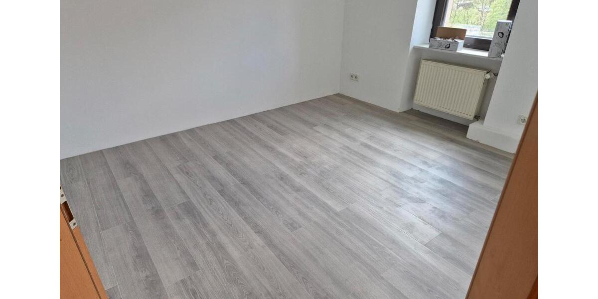Doppelhaushälfte Illingen - 7 Zimmer, 260 m&sup2;, 320.000&euro; | Angebot:24786582