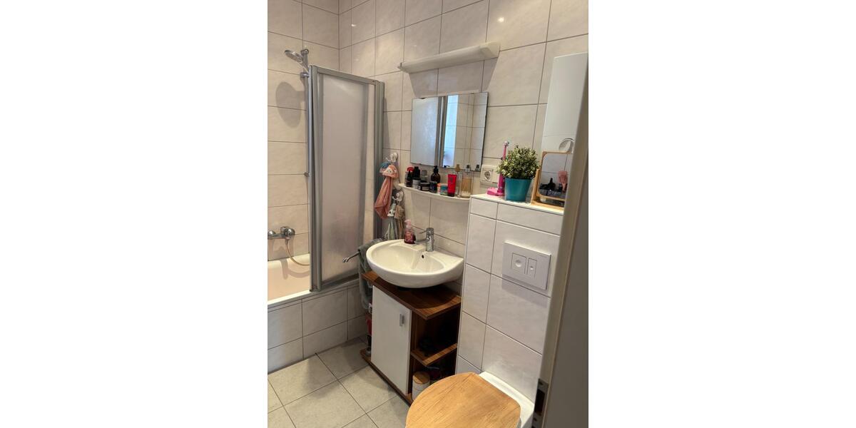 Etagenwohnung Saarbrücken Eschberg - 4 Zimmer, 120 m&sup2;, 1.120&euro; | Angebot:26561984