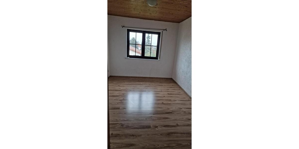 Etagenwohnung Nalbach - 5 Zimmer, 186 m&sup2;, 900&euro; | Angebot:25856540