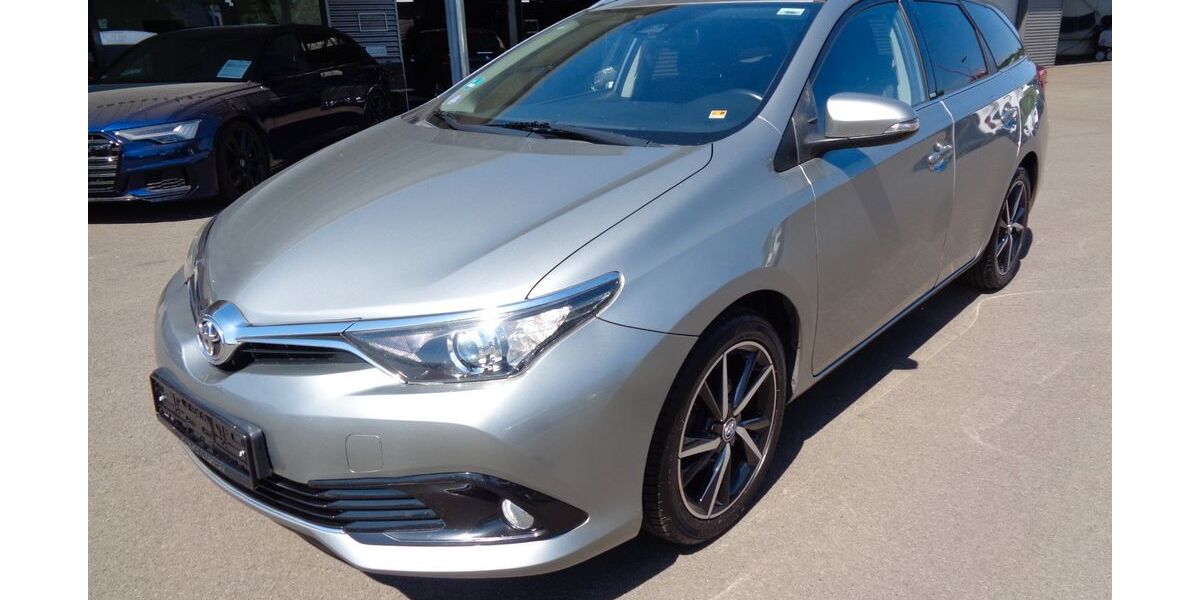 Toyota Auris 99.000 km 12.999 &euro; Lebach 66822
