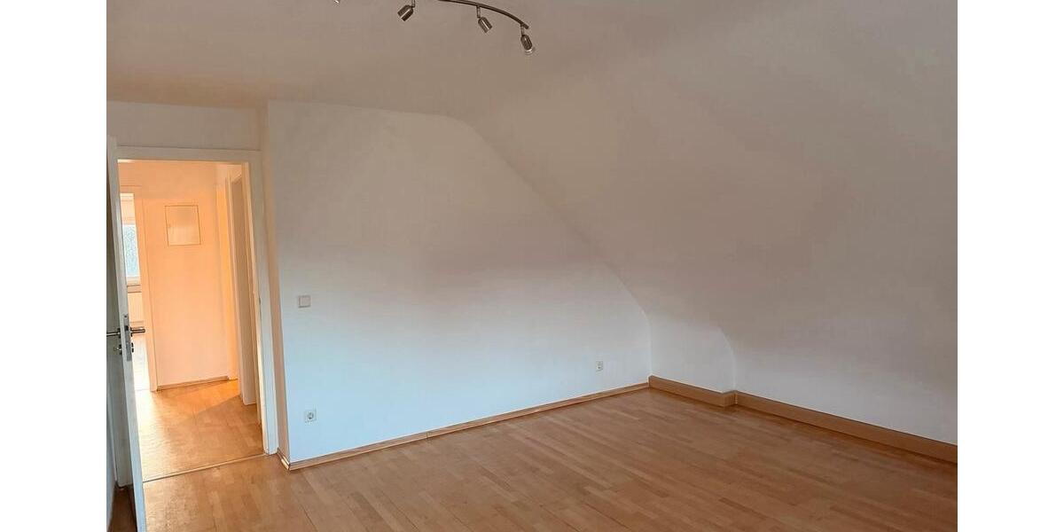 Dachgeschoßwohnung Püttlingen - 3 Zimmer, 100 m&sup2;, 750&euro; | Angebot:24839786