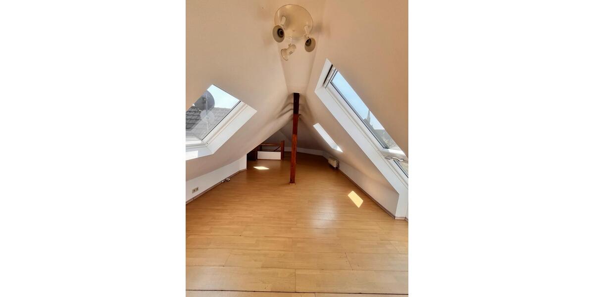 Dachgeschoßwohnung Sankt Ingbert - 5 Zimmer, 125 m&sup2;, 1.080&euro; | Angebot:25297345