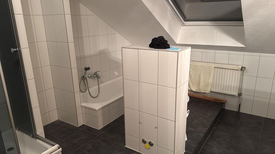 Dachgeschoßwohnung Bous - 5 Zimmer, 165 m&sup2;, 900&euro; | Angebot:25025158