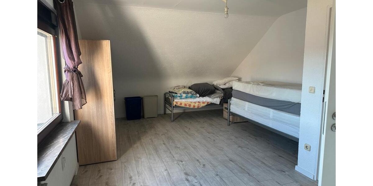 Dachgeschoßwohnung Schwalbach - 3 Zimmer, 75 m&sup2;, 490&euro; | Angebot:25309124