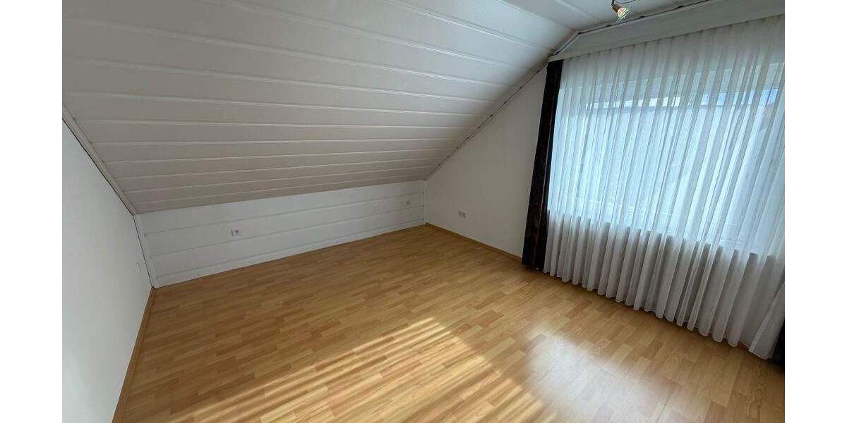 Etagenwohnung Saarbrücken Brebach-Fechingen - 4 Zimmer, 86 m&sup2;, 229.000&euro; | Angebot:25695570