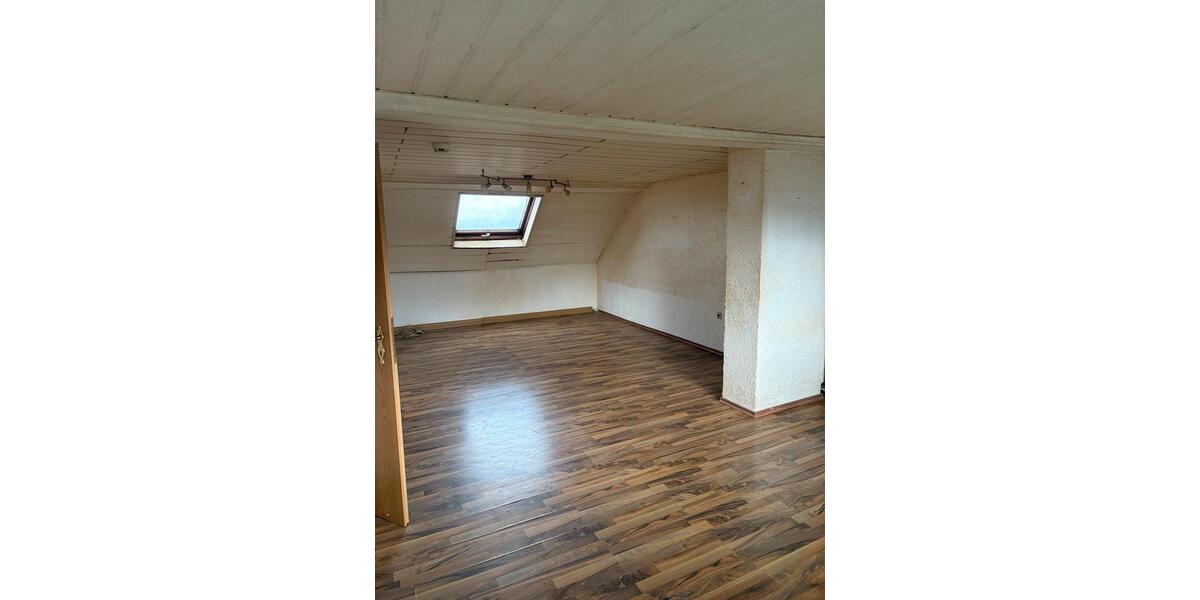 Dachgeschoßwohnung Friedrichsthal - 4 Zimmer, 90 m&sup2;, 750&euro; | Angebot:24651021