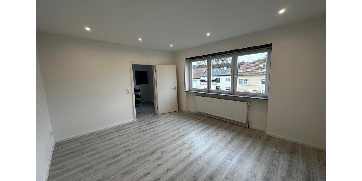 Reihenhaus Völklingen - 6 Zimmer, 160 m&sup2;, 1.300&euro; | Angebot:25439583