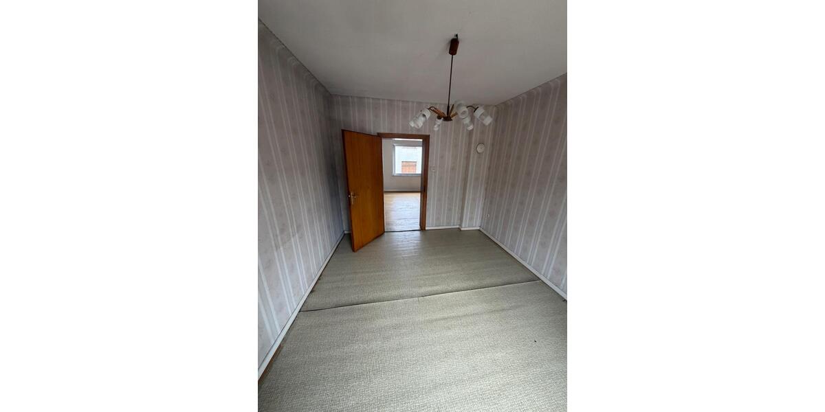 Einfamilienhaus Wadgassen - 5 Zimmer, 150 m&sup2;, 74.000&euro; | Angebot:25988431