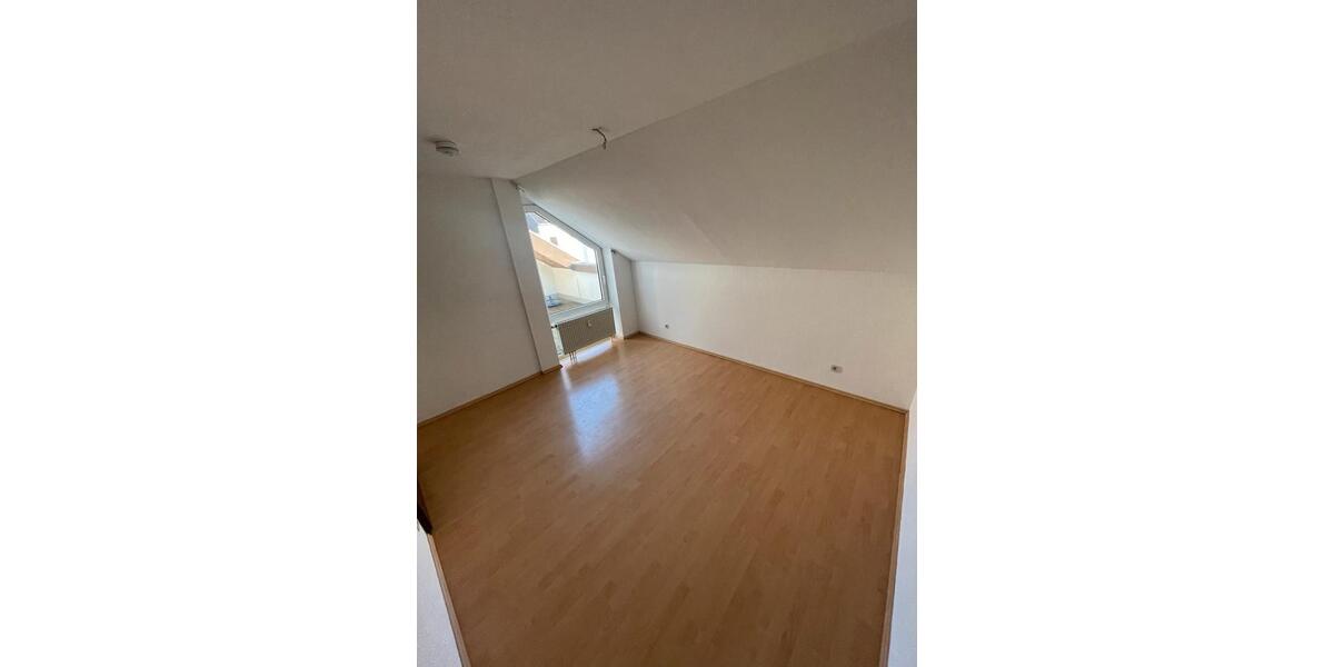 Dachgeschoßwohnung Homburg - 3 Zimmer, 63 m&sup2;, 1.100&euro; | Angebot:25968190