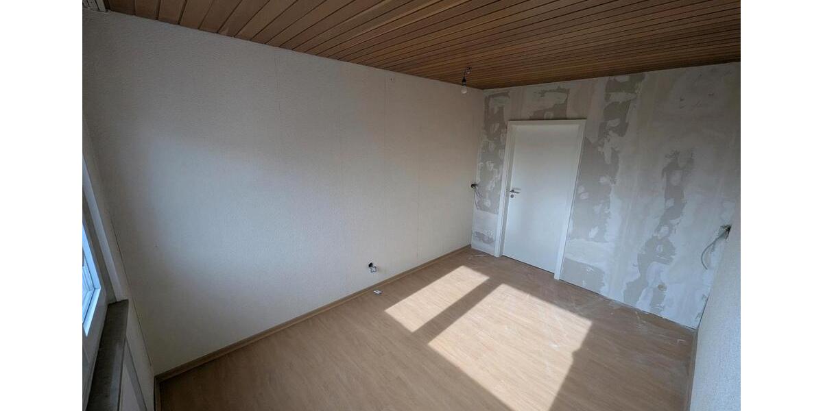 Etagenwohnung Saarbrücken Eschberg - 5 Zimmer, 132 m&sup2;, 1.185&euro; | Angebot:26398758