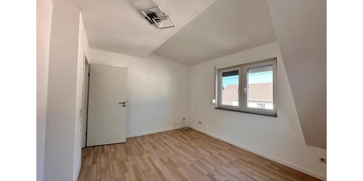Dachgeschoßwohnung Dillingen (Saar) - 2 Zimmer, 20 m&sup2;, 390&euro; | Angebot:25539832